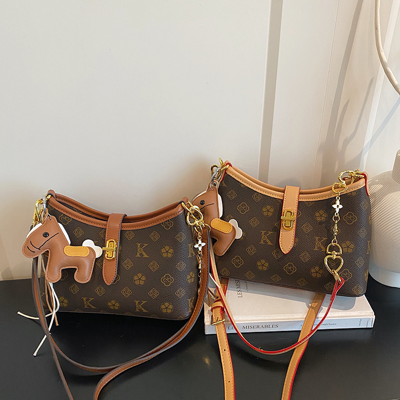 Famous style women's chain str - đánh giá và giá Diaper Wallet Portable