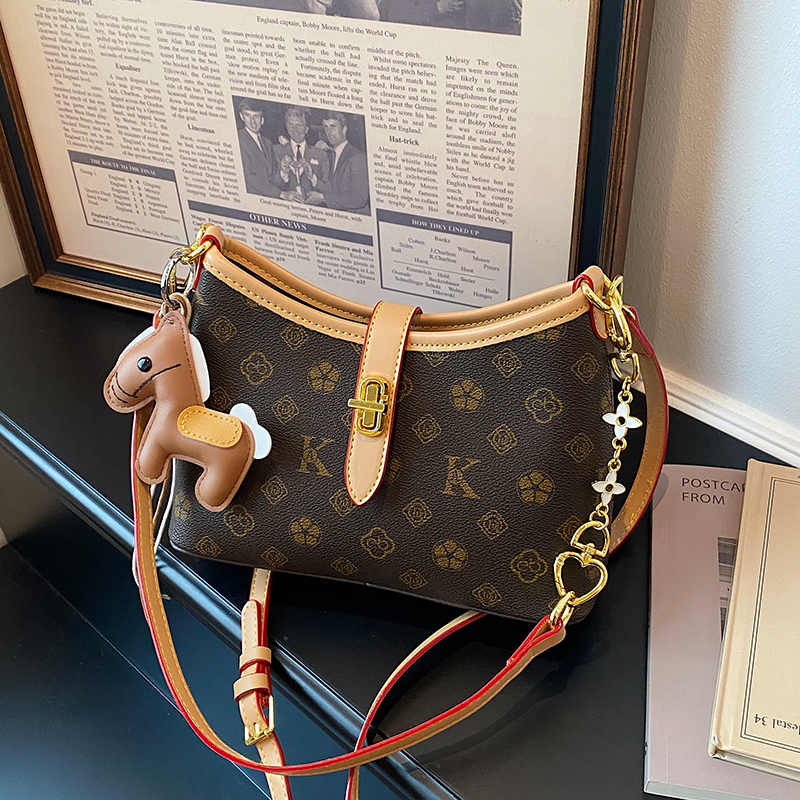 Famous style women's chain str - đánh giá và giá Diaper Wallet Portable